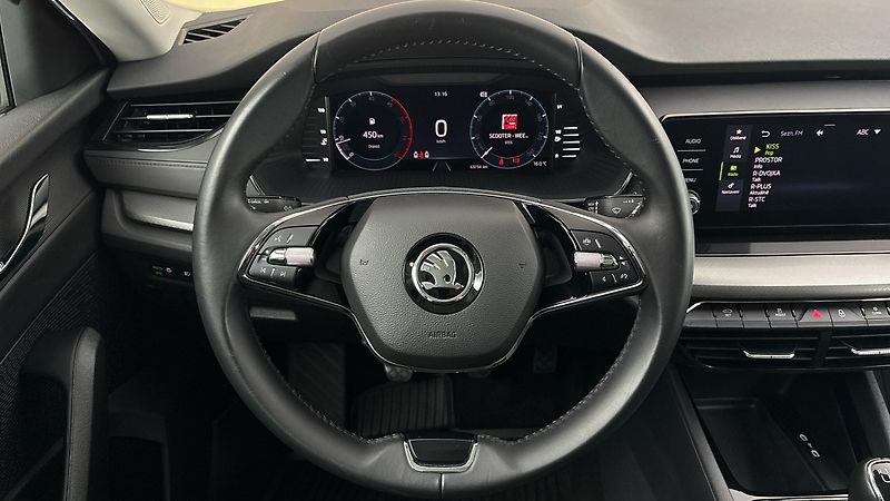 Škoda Octavia 2.0 TDI Ambition Combi - fotka 9 z 23