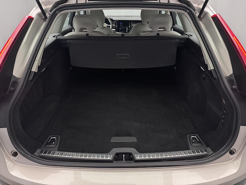 Volvo V90 CC D4 AWD MOMENTUM AUT - fotka 5 z 46