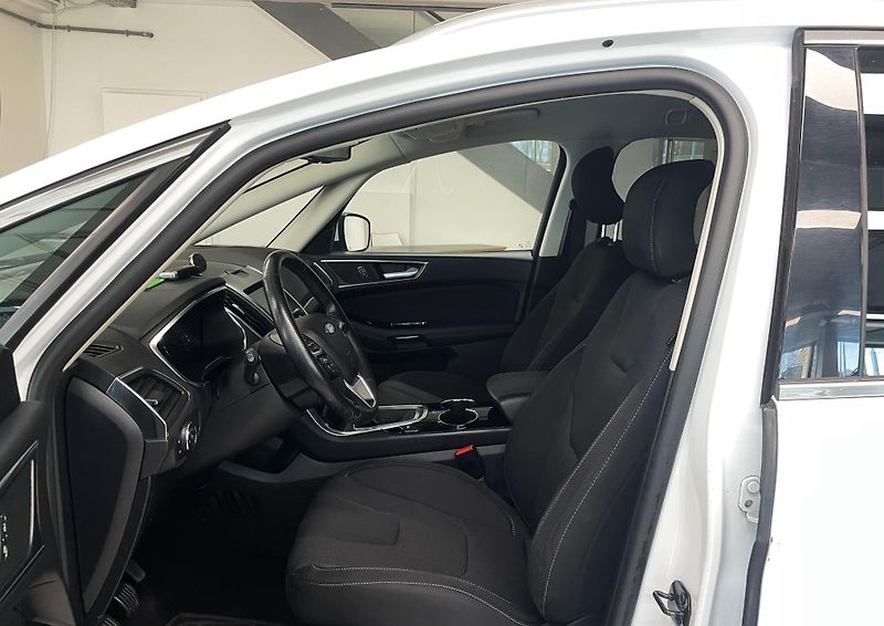 Ford S-MAX Titanium 2,0D 110kW 7 MÍST, ČR - fotka 10 z 28