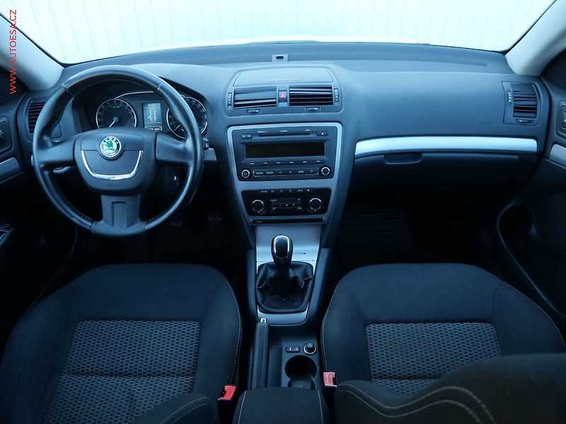Škoda Octavia (2011) 1.6TDi, Elegance, TZ - fotka 8 z 17