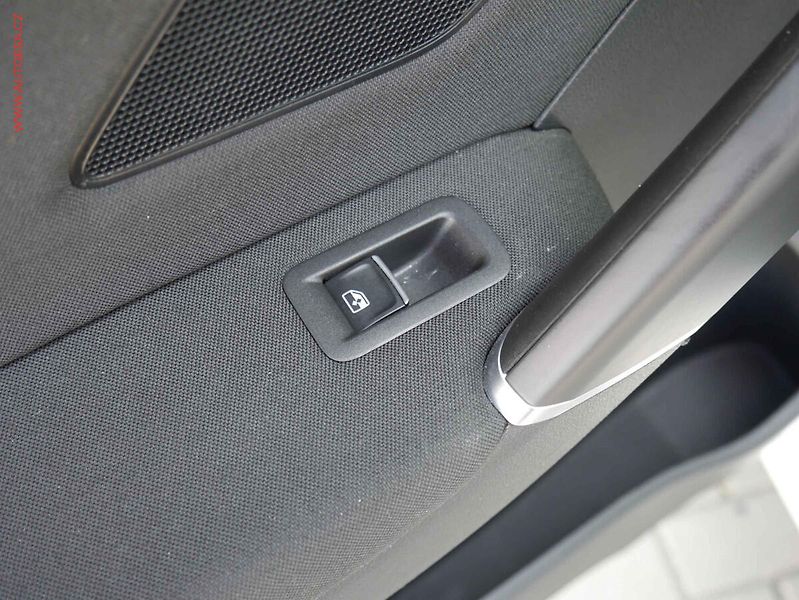 Volkswagen Touran (2019) 2.0TDi, DSG, navi - fotka 12 z 18