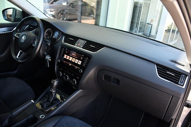 Škoda Octavia 1.4G-TEC LED DSG NAVI PDC - fotka 17 z 35
