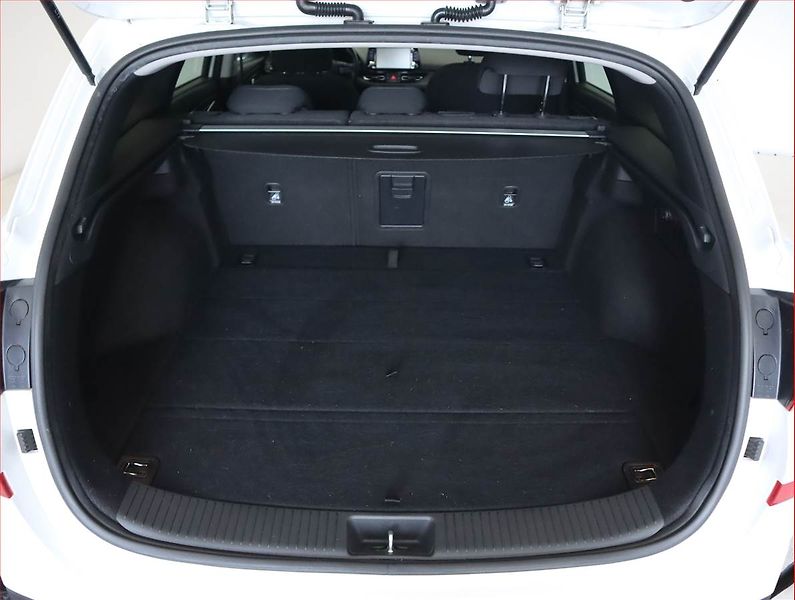 Hyundai i30 (2021) Family 1.5 T-GDI MHEV - fotka 14 z 19