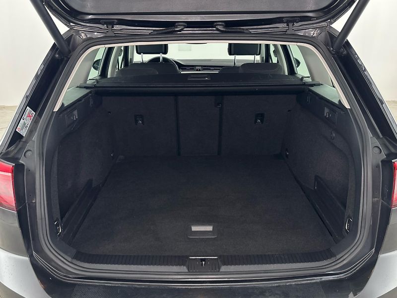 Volkswagen Passat Bussines - fotka 10 z 29