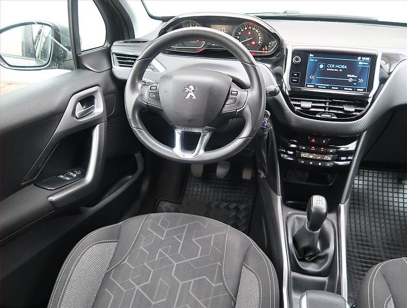Peugeot 2008 (2019) Active 1.2 PureTech, Tempomat - fotka 7 z 16