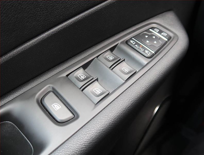 Renault Captur (2019) Limited 0.9 TCe, Serv.kniha - fotka 18 z 18