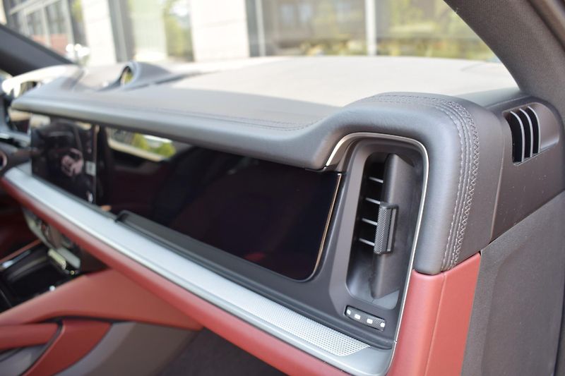 Porsche Cayenne (2026) KeyLess/SoftClose/Pano - fotka 49 z 52