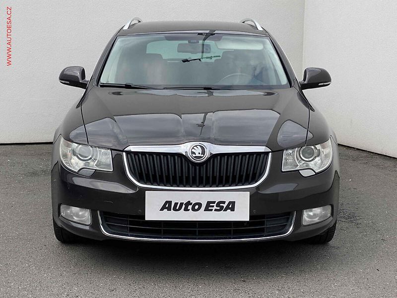 Škoda Superb (2010) 2.0TDi, DSG, xenon, park - fotka 2 z 19