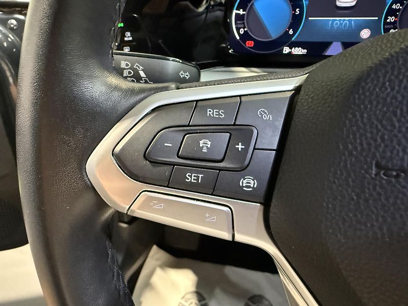 Volkswagen Golf 2,0 TDI 110 kW Life - fotka 9 z 14