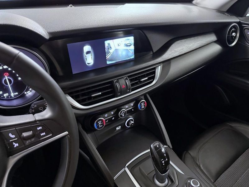 Alfa Romeo Stelvio (2017) 2.2 JTD 180k AT8 ZF Q4 4x4 Sup - fotka 13 z 19