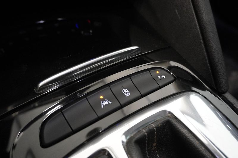 Opel Insignia 1,6 CDTI 100kW SPORTS TOURER A - fotka 23 z 29