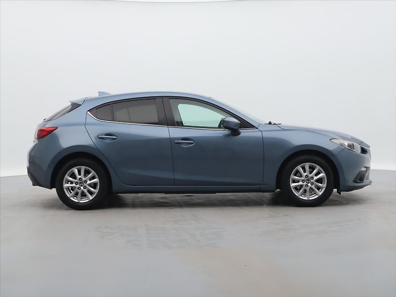 Mazda 3 2,0 Skyactiv-G120 88kW - fotka 8 z 28