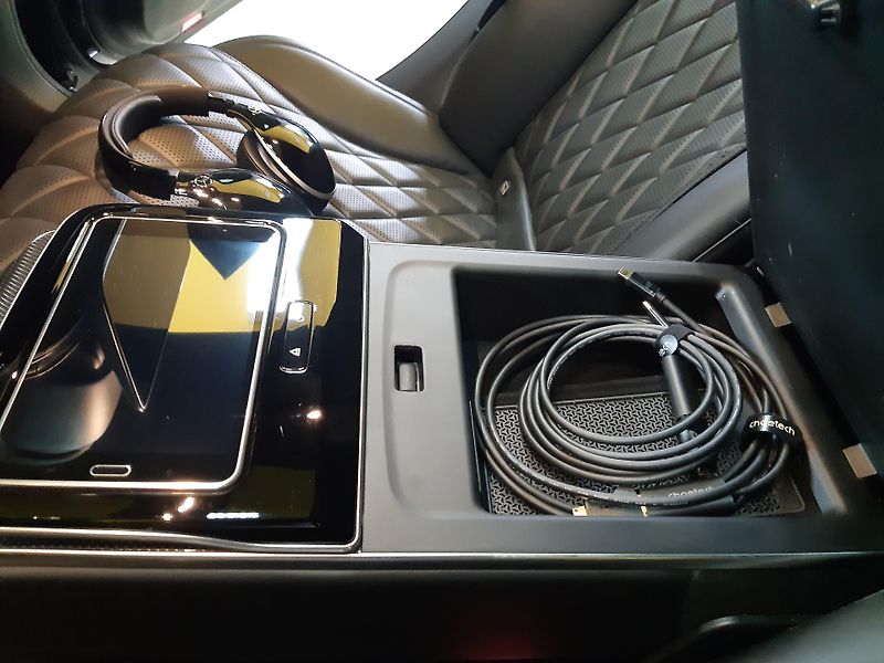 Mercedes-Benz Třídy S S500 4MATIC AMG PAKET MAX VÝBA - fotka 42 z 58