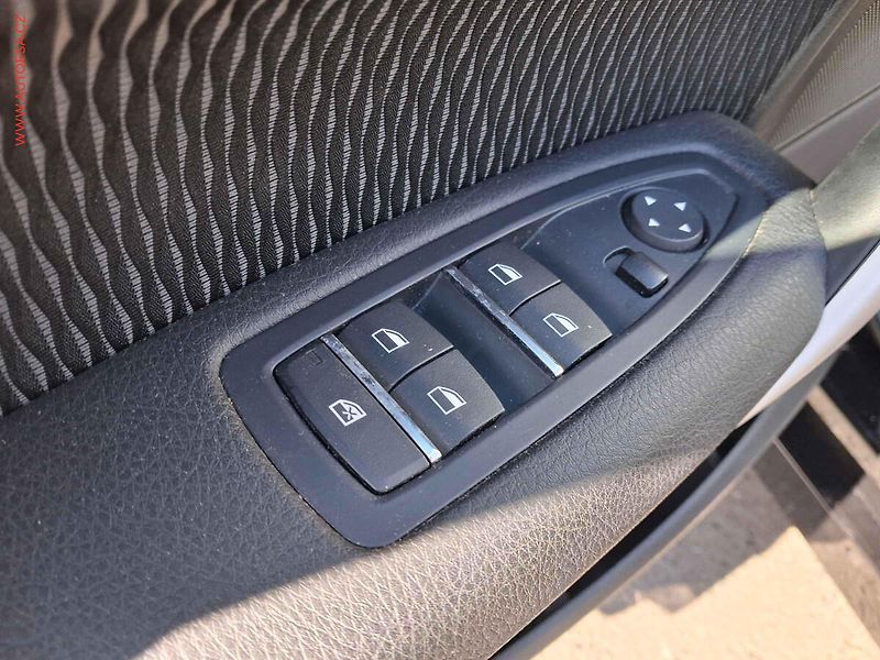 BMW Řada 1 (2018) 1.5i 118i, LED, navi, +ALU - fotka 13 z 21