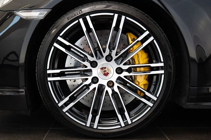 Porsche 911 Turbo S Karbon/Burmester/PCCB/ - fotka 20 z 23