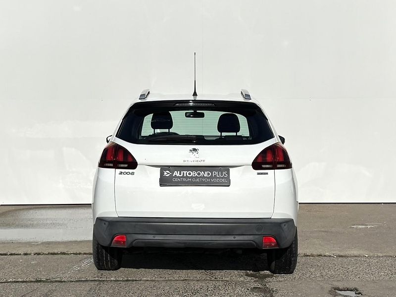 Peugeot 2008 1.2 PureTech 82k ACTIVE CITY - fotka 9 z 22