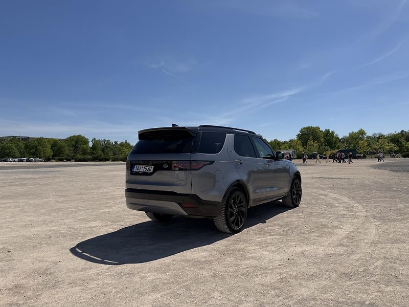 Land Rover Discovery (2023) 3.0 Dynamic SE, tažné, odpočet - fotka 8 z 48