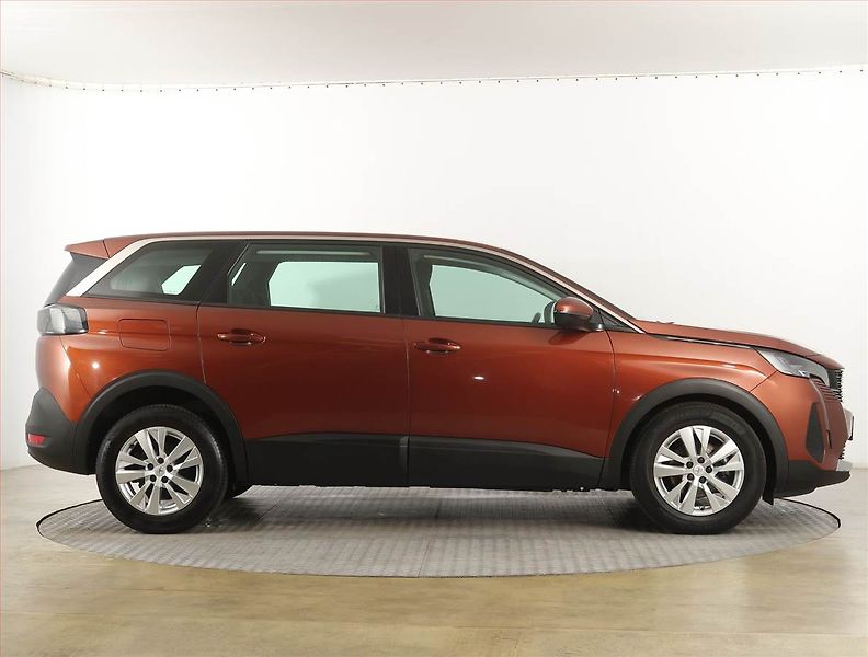Peugeot 5008 (2021) Active PureTech 130, 7 míst - fotka 6 z 22