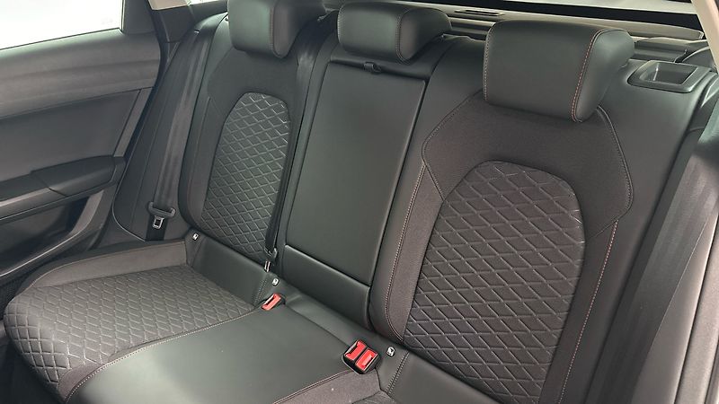 Seat Leon 2.0 TDI DSG FR Sportstourer - fotka 16 z 27
