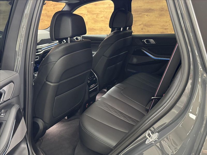 BMW X5 40i M SPORT ZÁRUKA SERVIS - fotka 26 z 33