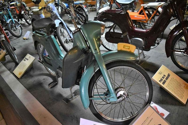 Motokola byla v různých obdobích velmi oblíbeným dopravním prostředkem. Toto je vůbec první český produkt tohoto druhu