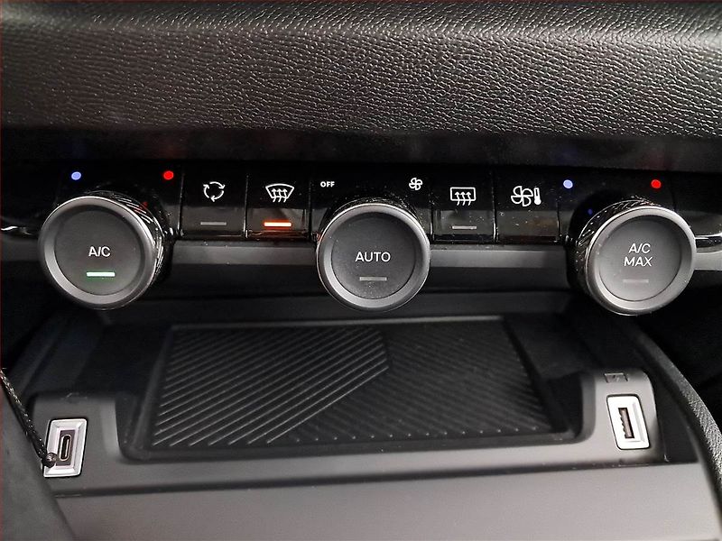 Citroën C4 (2024) 1.2 PureTech, ČR,1.maj - fotka 13 z 17