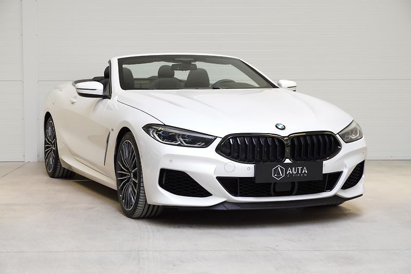 BMW Řada 8 BMW 850i Xdrive cabrio - fotka 3 z 44