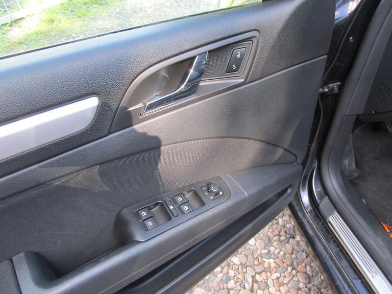 Škoda Superb 1,6TDI - 77KW - NOVÁ BATERIE - fotka 10 z 17