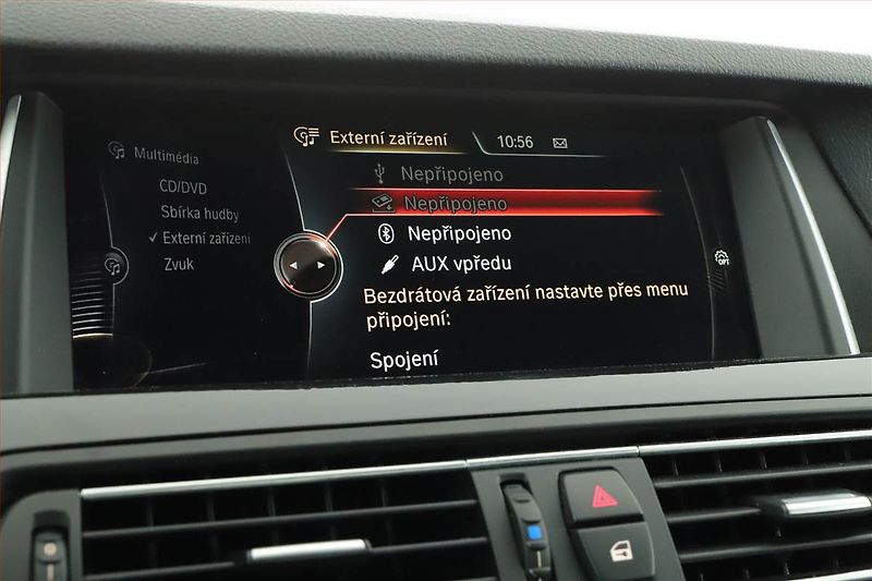 BMW Řada 5 (2015) 520d xDrive, 4X4, Automat - fotka 16 z 20