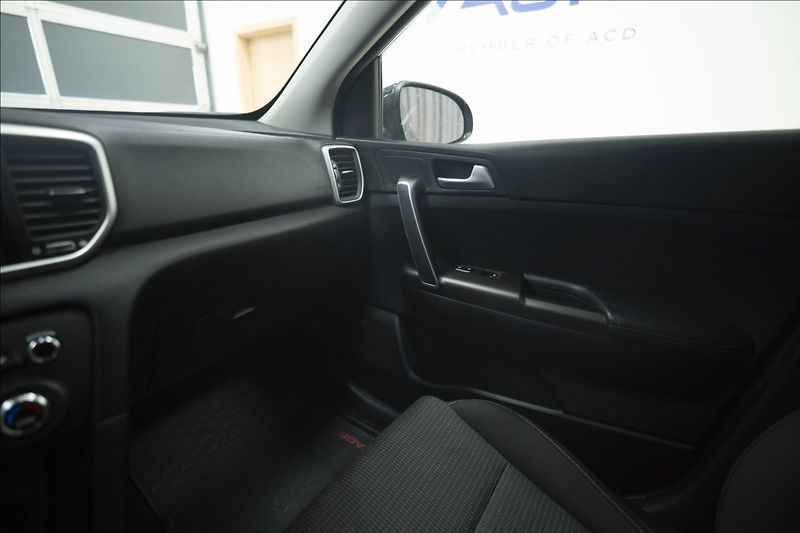 Kia Sportage 1,6 CRDi NAVI KAMERA VÝHŘEV ČR - fotka 30 z 49