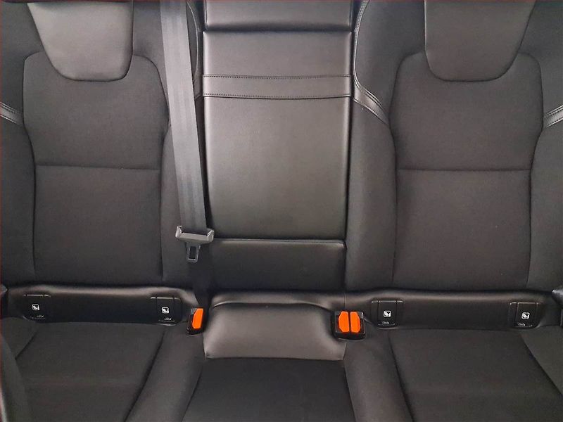Volvo XC60 (2018) Momentum D4 - fotka 10 z 16