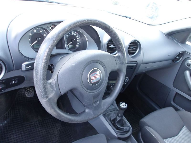Seat Ibiza 1,2i ČR  2xKOLA ! NOVÁ STK ! - fotka 17 z 32