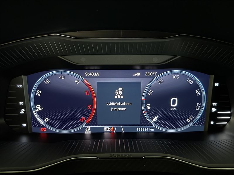 Škoda Superb 2,0 TDi  Sportline LED Virtual - fotka 25 z 48