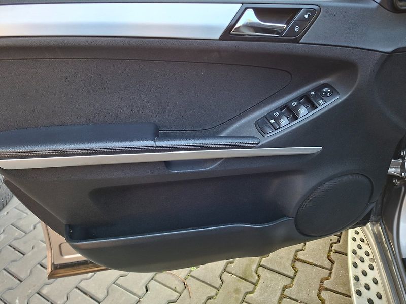 Mercedes-Benz Třídy M (2007) 320CDI 165kW 4MATIC - fotka 19 z 35