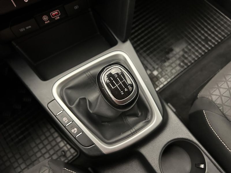 Kia Ceed 1.4 T-GDi TOP (2020) - fotka 15 z 22