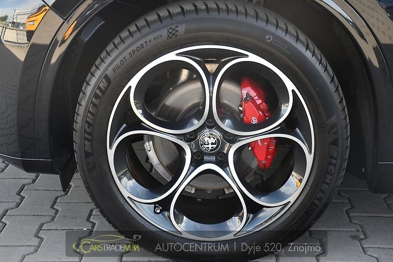 Alfa Romeo Stelvio 2.0T 16V 206kW VELOCE AT8 Q4 - fotka 41 z 49
