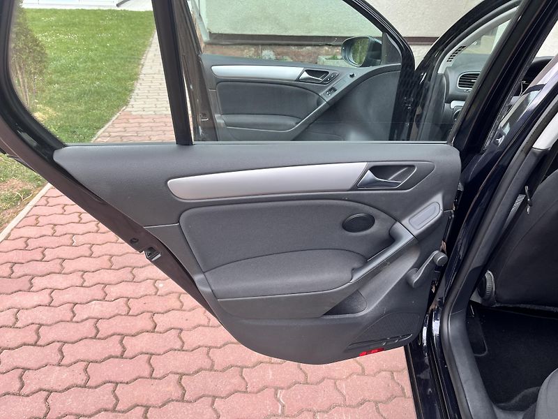 Volkswagen Golf 1.4 59KWMPI,NAVI,DVD,TZ,2xKOLA - fotka 14 z 45