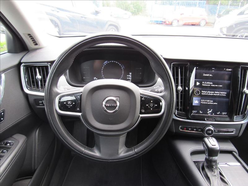 Volvo V90 2,0 D5 173kW AWD Automat - fotka 12 z 33