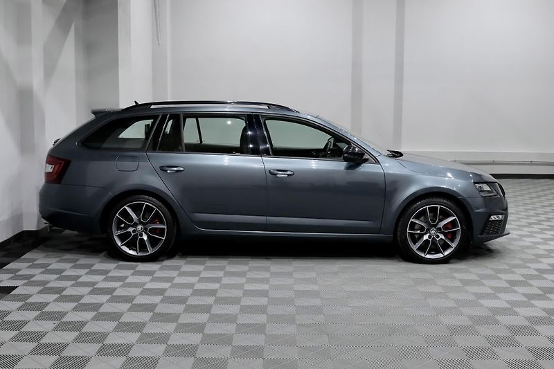Škoda Octavia 3 FL 2.0 TSI 180 kW DSG RS - fotka 4 z 36