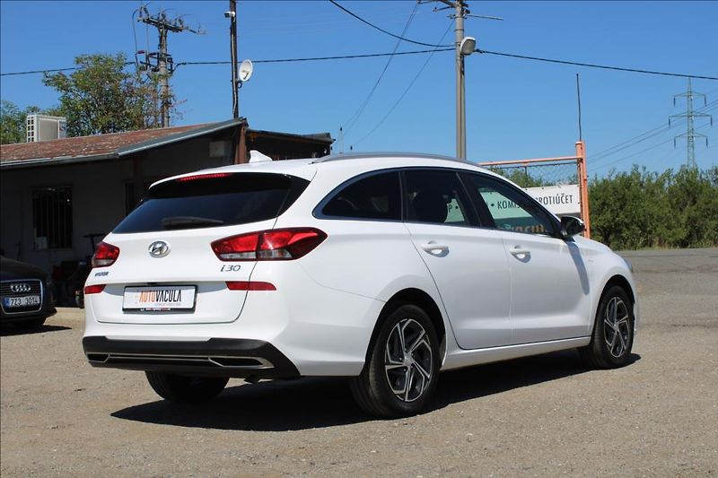 Hyundai i30 1,5 i  SMART, VÝHŘEVY, ČR - fotka 5 z 34