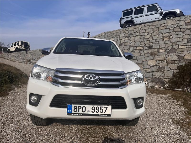 Toyota Hilux DC 2,4 D-4D 6 MT Active 4X4 - fotka 2 z 27