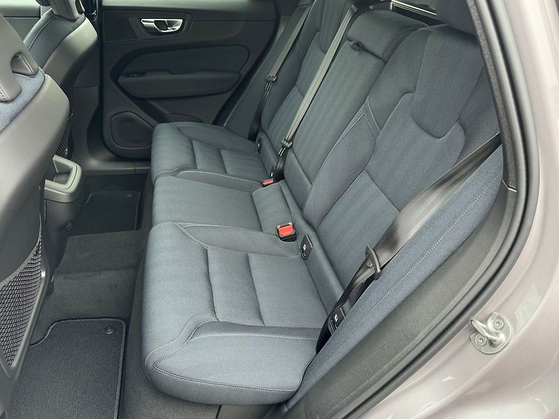 Volvo XC60 (2026) PLUS B5, 360°, FULL LED - fotka 14 z 25