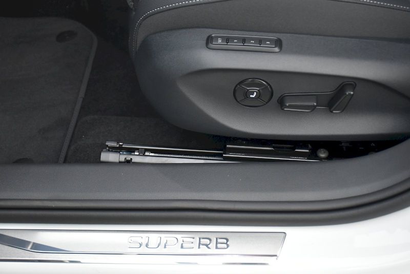 Škoda Superb (2025) Combi Sportline 2,0 TDI 142 kW - fotka 17 z 42