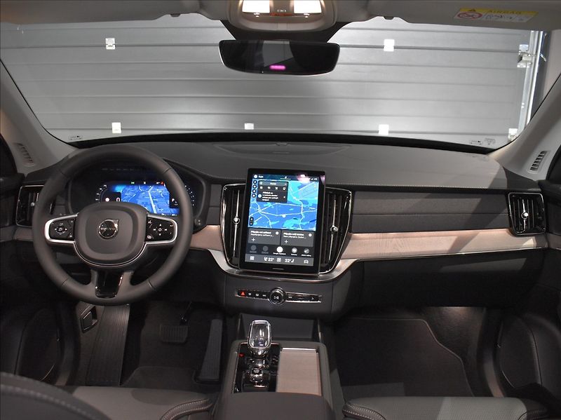 Volvo XC90 (2026) 2,0 B5  Plus Bright - fotka 23 z 38