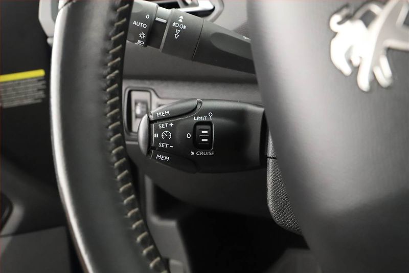 Peugeot 308 (2020) Allure 1.5 BlueHDi, Serv.kniha - fotka 14 z 15