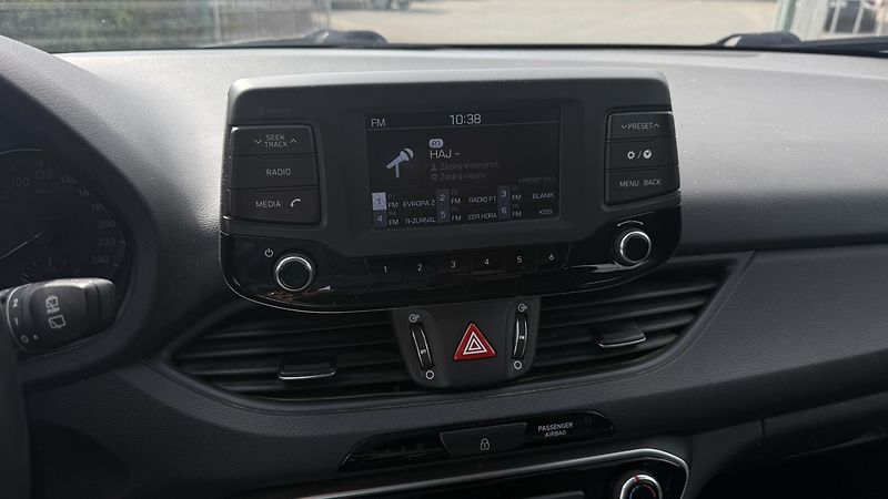 Hyundai i30 (2018) 1.6 CRDI 81KW  - fotka 16 z 19