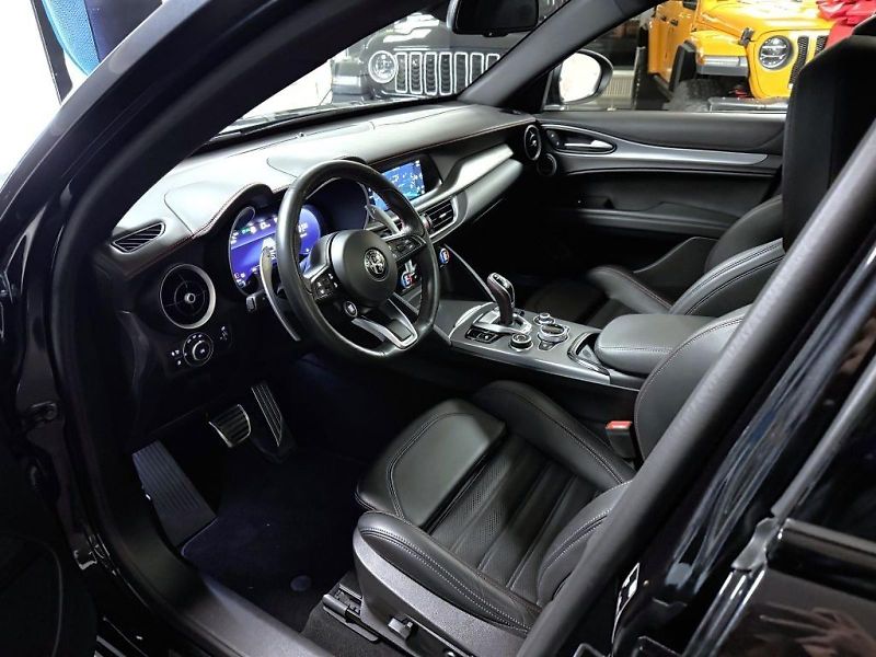 Alfa Romeo Stelvio (2024) 2.0T 280k AT8 ZF Q4 4x4 Compet - fotka 6 z 23