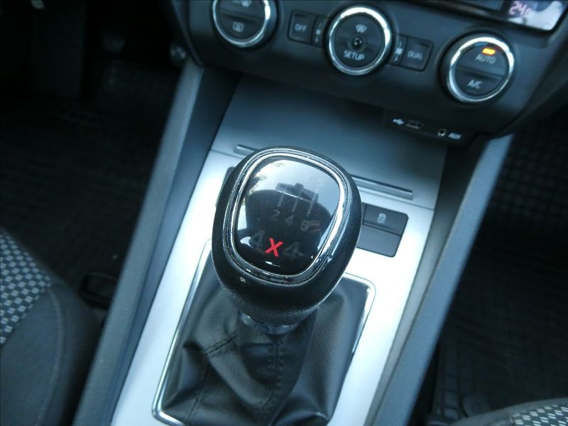 Škoda Octavia 1,6 TDi 77kW 4x4 serviska - fotka 29 z 45