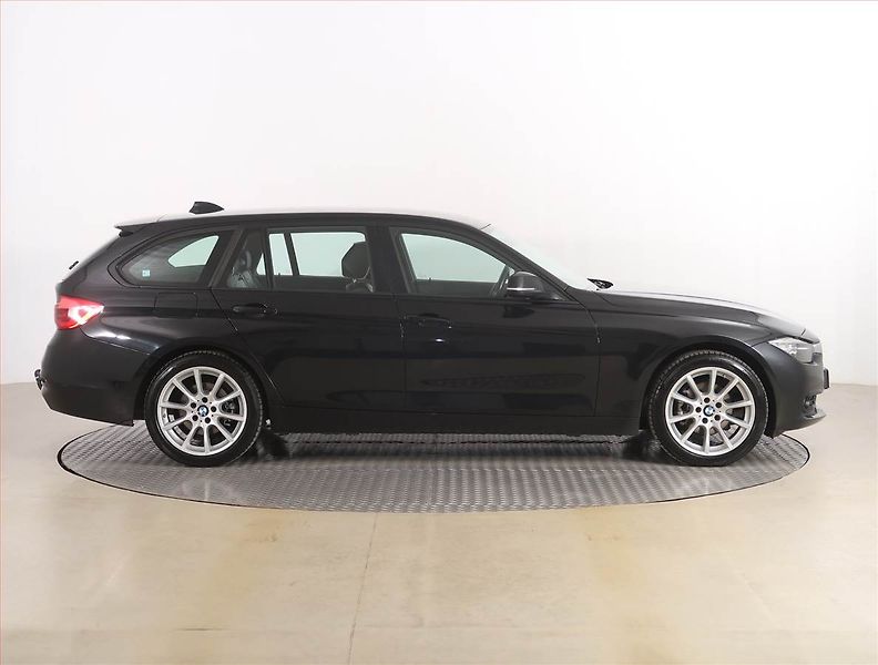 BMW Řada 3 (2017) 318 d, Kůže, Navi, Tempomat - fotka 6 z 23