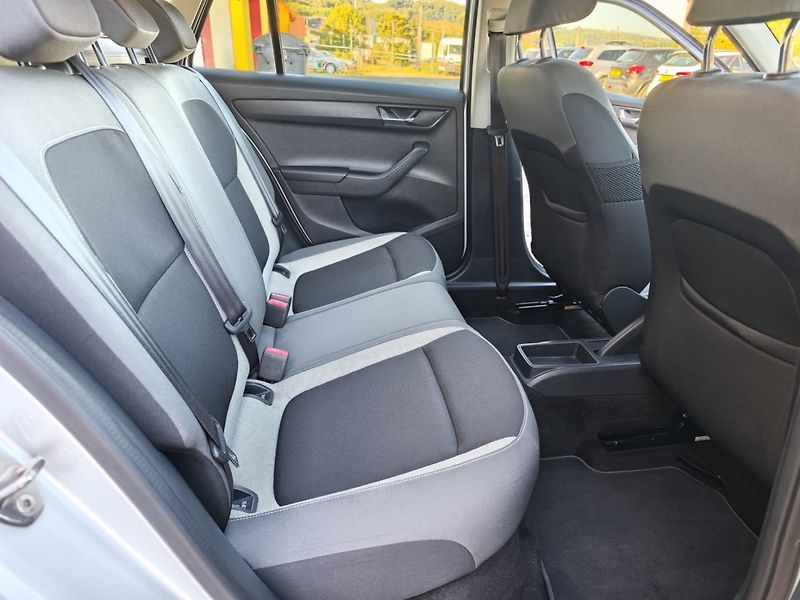 Škoda Fabia (2016) 1.2 TSi 66kw/ Tempomat/1.MAJ - fotka 17 z 29